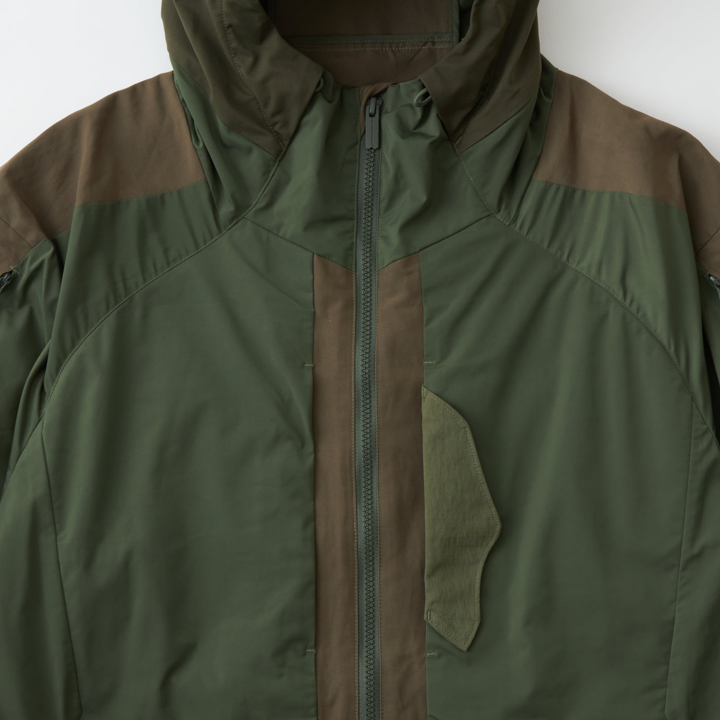 WHITE MOUNTANEERING|NEXUSⅦ. HOODED LUGGAGE PARKA