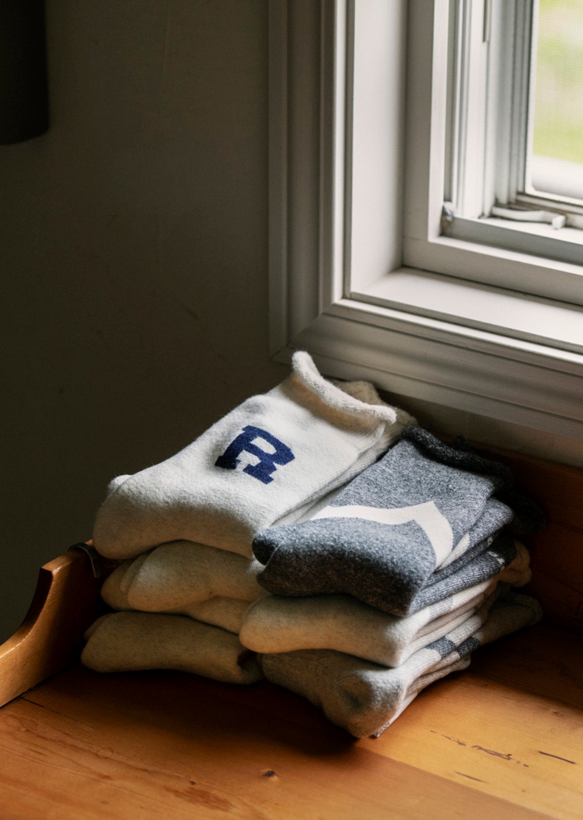 ROTOTO｜RAFFY SWEAT SOCKS ”R LOGO”